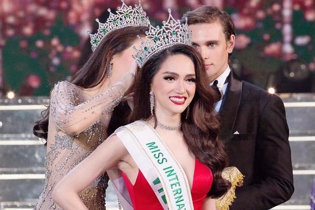 Showbiz 14/3: Trấn Thành bị gọi là Tiến Đạt, Hari Won nói gì? ảnh 1