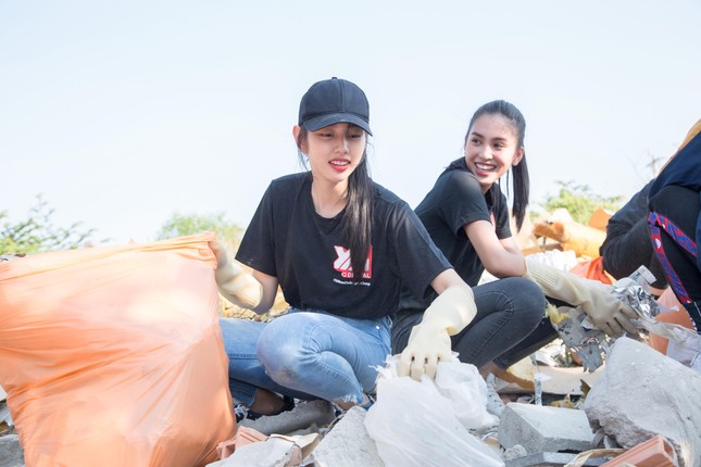 Hoa hậu Tiểu Vy cùng dàn mỹ nhân hưởng ứng 'Thử thách dọn rác' ảnh 3