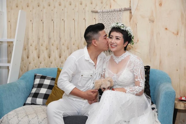 Showbiz 2/4: Á hậu Thụy Vân nói gì khi lại bị đồn ly hôn? ảnh 2
