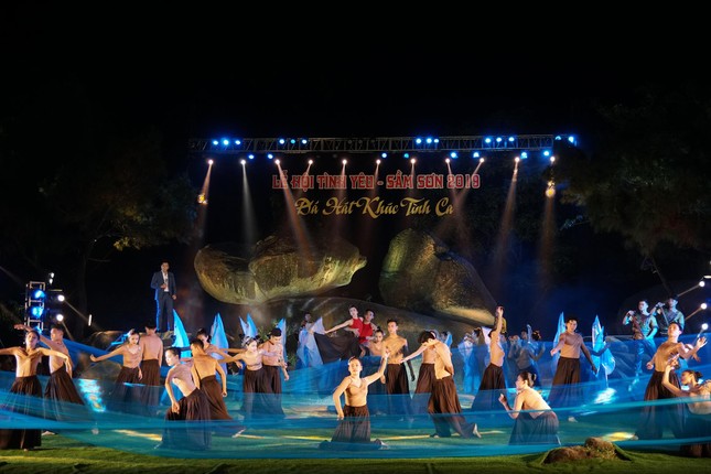 Lễ hội tình yêu Hòn Trống mái ảnh 4
