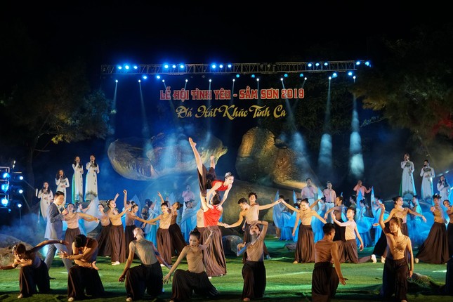 Lễ hội tình yêu Hòn Trống mái ảnh 6