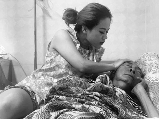 Showbiz 27/4: Kim Lý hôn Hồ Ngọc Hà say đắm trước tin đồn sắp cưới ảnh 1