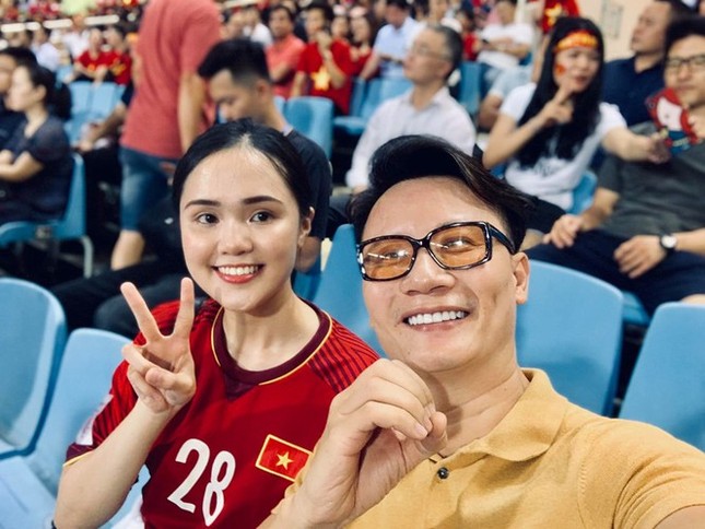 Dàn bạn gái hotgirl của cầu thủ Việt chia sẻ gì sau chiến thắng? ảnh 2