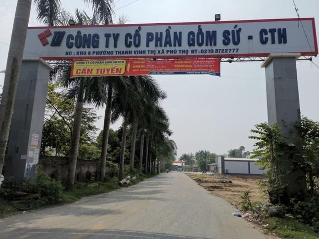 Cận cảnh nơi chứa số dầu thải đổ vào nguồn nước sạch sông Đà ảnh 1