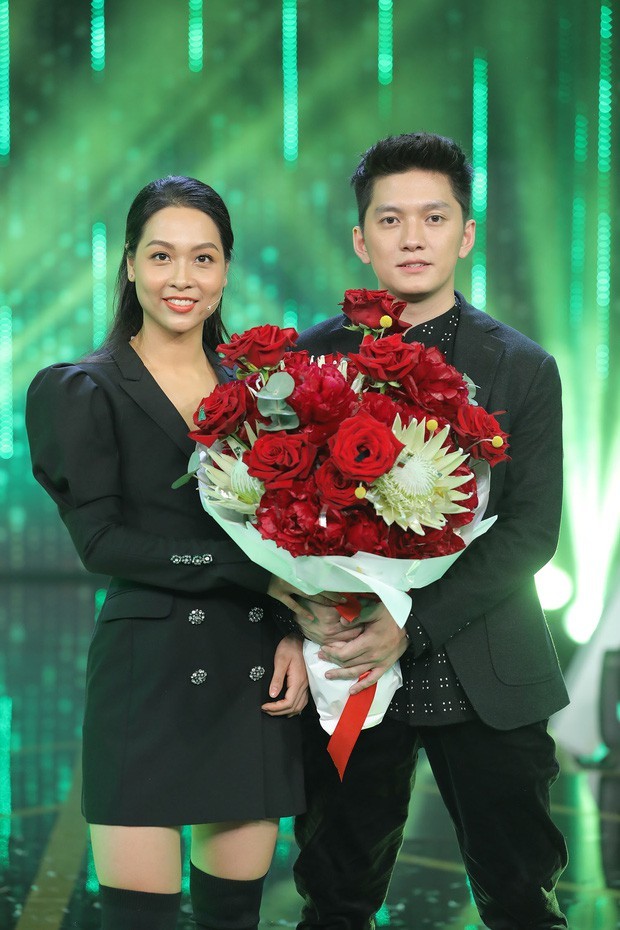 Showbiz 11/7: Lệ Quyên khoe eo cực nhỏ dù đã U40 ảnh 4