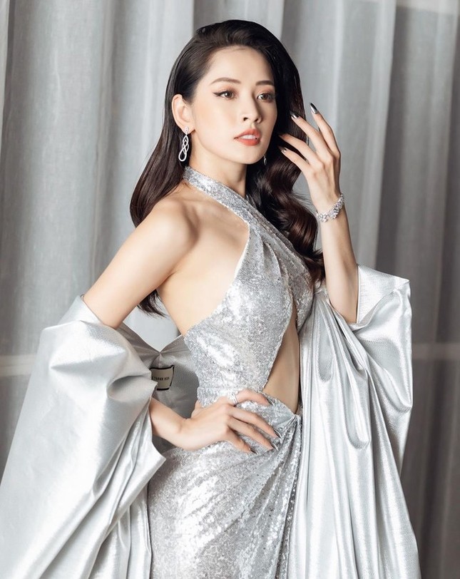 Showbiz 1/10: Hari Won, Thúy Ngân bức xúc vụ con cái hành hạ cha mẹ già ảnh 3