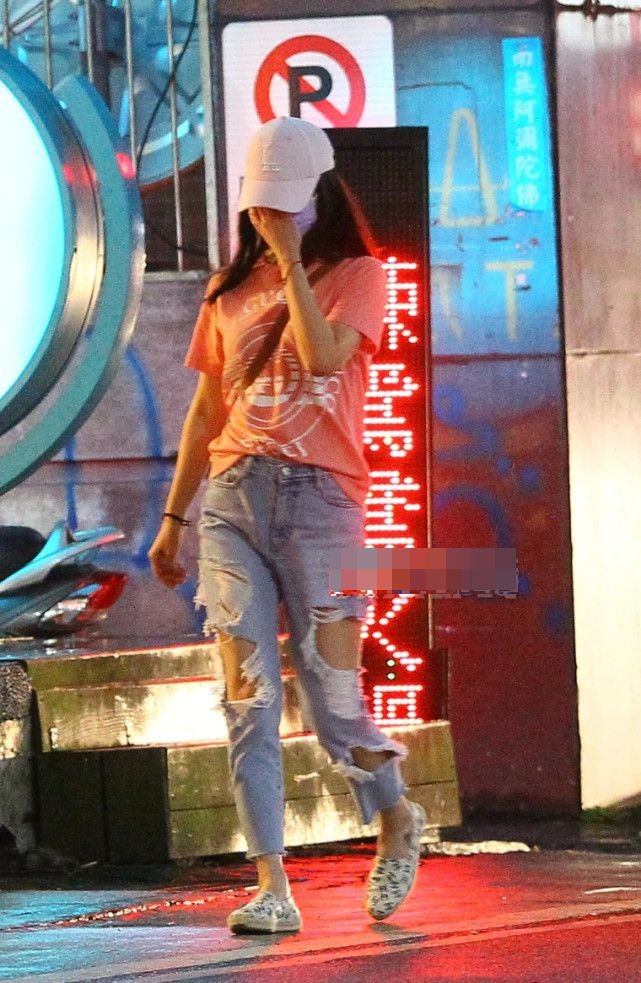 Showbiz 23/10: Thủy Tiên tiết lộ lý do không thể ghi chép chi tiết quá trình làm từ thiện ảnh 4