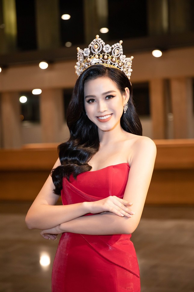 Chia sẻ clip đời thường, Hoa hậu Đỗ Thị Hà được khen xinh đẹp tự nhiên ảnh 5