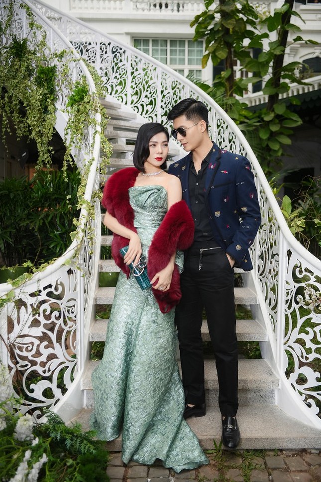 Tình tin đồn kém 12 tuổi lần đầu đăng ảnh tình tứ bên Lệ Quyên ảnh 2
