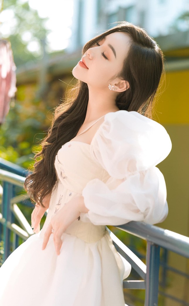 Quỳnh Kool mặc váy công chúa khoe nhan sắc ‘ngọt lịm’ ảnh 4