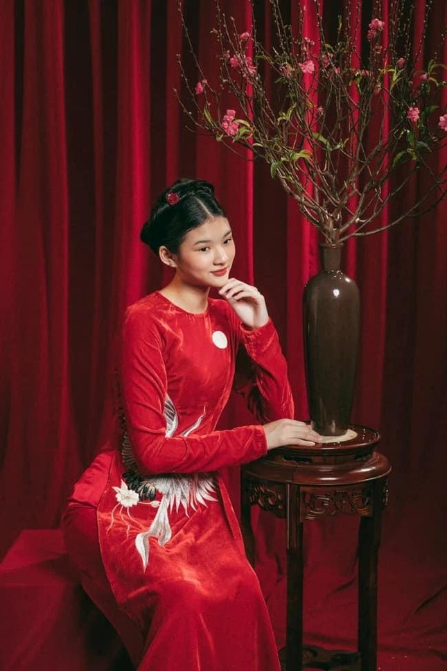 SAO VIỆT 28 TẾT: Trần Bảo Sơn khoe con gái 14 tuổi đẹp khả ái, Hồng Vân vi vu ở Mỹ ảnh 1