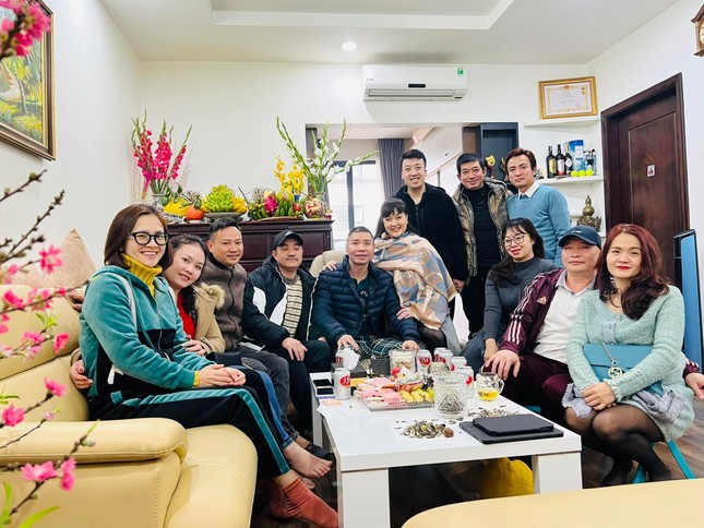 Nghệ sĩ Vân Dung, Duy Hưng tới thăm NSND Công Lý dịp năm mới ảnh 6
