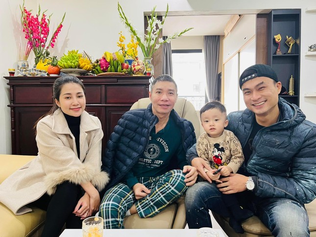 Nghệ sĩ Vân Dung, Duy Hưng tới thăm NSND Công Lý dịp năm mới ảnh 3