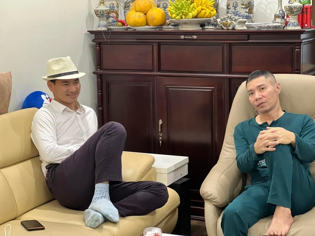 Nghệ sĩ Vân Dung, Duy Hưng tới thăm NSND Công Lý dịp năm mới ảnh 5