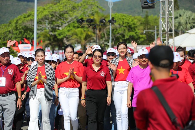 Hoa hậu Đỗ Thị Hà cùng dàn á hậu, người đẹp khoe sắc giữa đất trời Côn Đảo ảnh 15