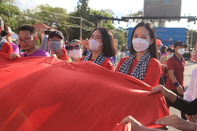 Hoa hậu Đỗ Thị Hà cùng dàn á hậu, người đẹp khoe sắc giữa đất trời Côn Đảo ảnh 4