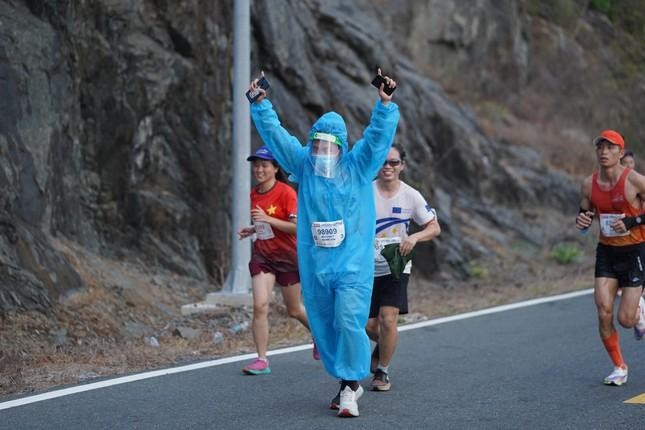 Ấn tượng đường chạy Tiền Phong Marathon 2022 ảnh 4