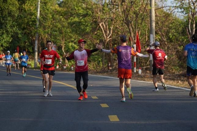 Ấn tượng đường chạy Tiền Phong Marathon 2022 ảnh 9