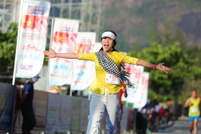 Ấn tượng đường chạy Tiền Phong Marathon 2022 ảnh 14