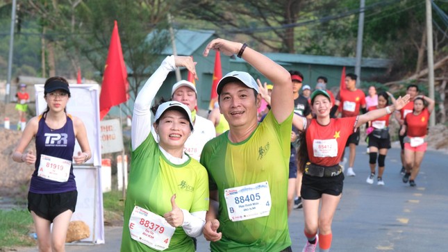 Ấn tượng đường chạy Tiền Phong Marathon 2022 ảnh 12