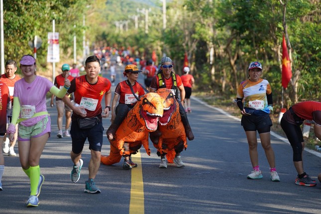 Ấn tượng đường chạy Tiền Phong Marathon 2022 ảnh 3