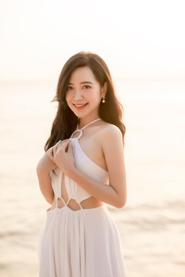 Vẻ đẹp nóng bỏng của người yêu MC Phan Anh trong ‘Lối nhỏ vào đời’ ảnh 5