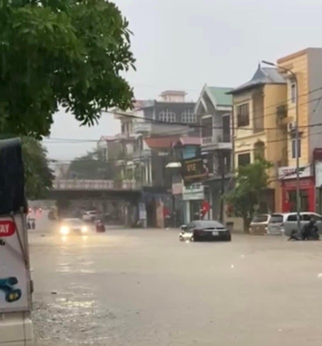 Lạng Sơn: Ngập lụt, sạt lở đất ở nhiều nơi, một người tử vong - Ảnh 2.