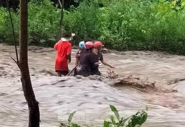Đã tìm thấy một nạn nhân vụ lũ cuốn trôi 4 người ở Cao Bằng ảnh 2