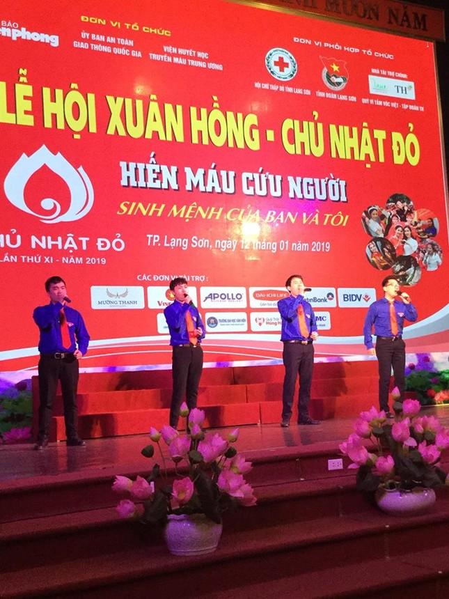 Rực rỡ 'Chủ nhật đỏ - Lễ hội xuân hồng' tại Lạng Sơn ảnh 4