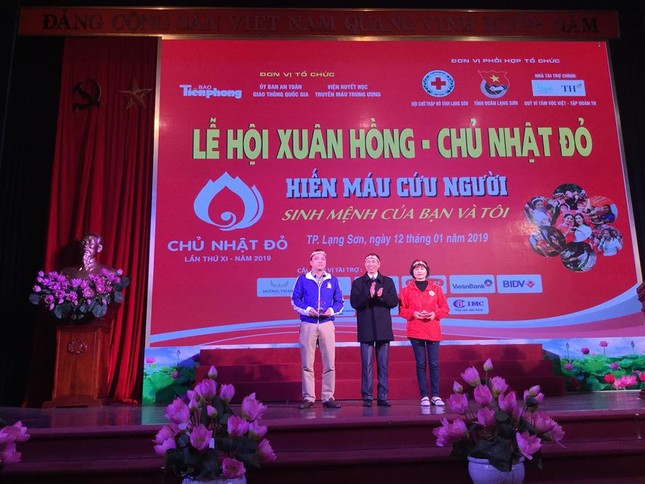 Rực rỡ 'Chủ nhật đỏ - Lễ hội xuân hồng' tại Lạng Sơn ảnh 2