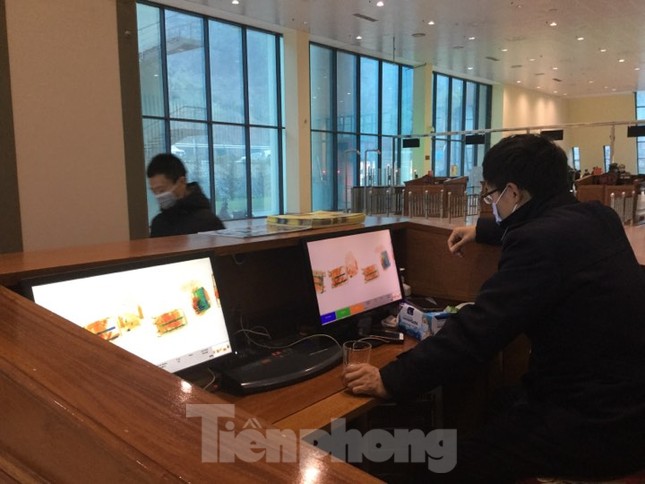 Lo ngại dịch Corona, Lạng Sơn tạm dừng cấp giấy thông hành xuất nhập cảnh ảnh 2