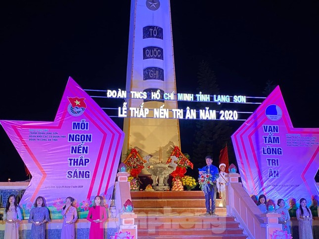Lạng Sơn: Thắp nến tri ân các Anh hùng Liệt sỹ ảnh 3