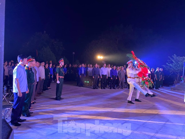 Lạng Sơn: Thắp nến tri ân các Anh hùng Liệt sỹ ảnh 1