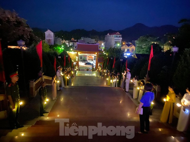 Lạng Sơn: Thắp nến tri ân các Anh hùng Liệt sỹ ảnh 4