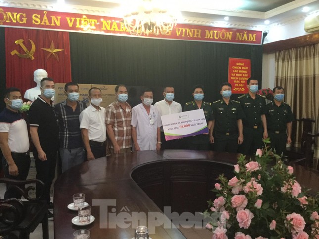 Trao tặng 50.000 khẩu trang cho bộ đội Lạng Sơn ảnh 1