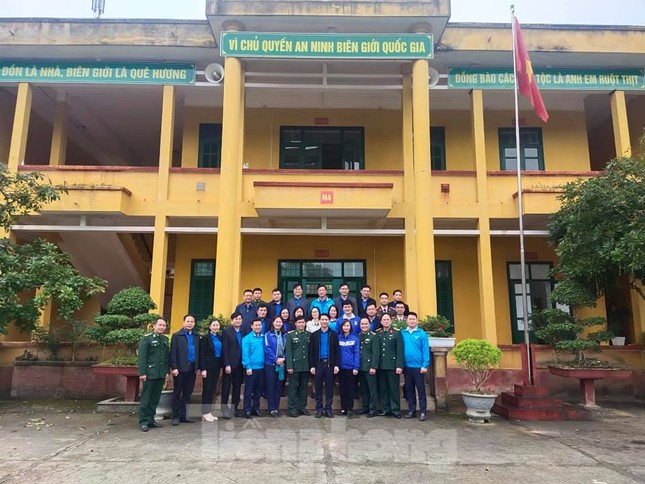 T.Ư Đoàn thăm, tặng quà chiến sỹ biên phòng Cao Bằng ảnh 1
