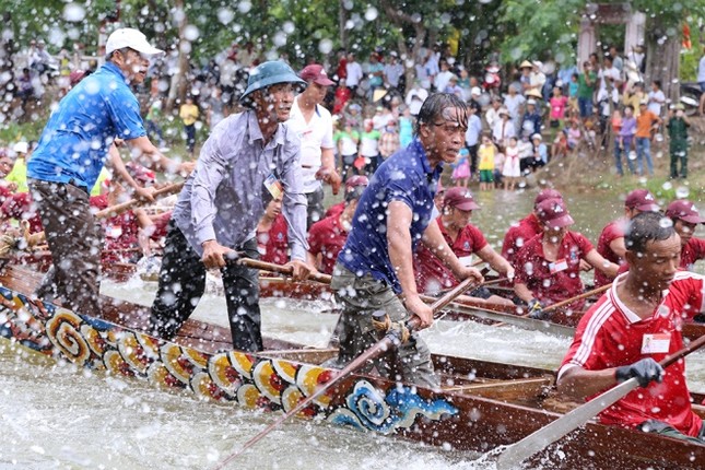 Hội đua thuyền trên quê hương Đại tướng Võ Nguyên Giáp ảnh 4