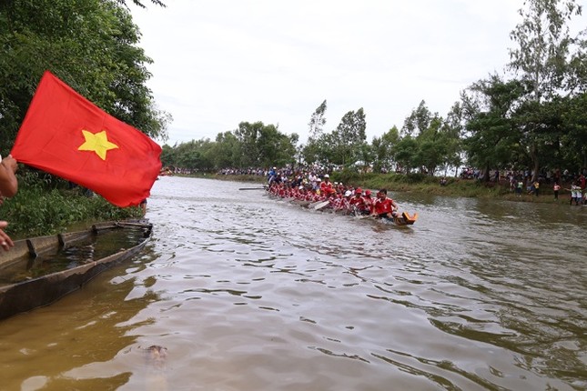 Hội đua thuyền trên quê hương Đại tướng Võ Nguyên Giáp ảnh 6