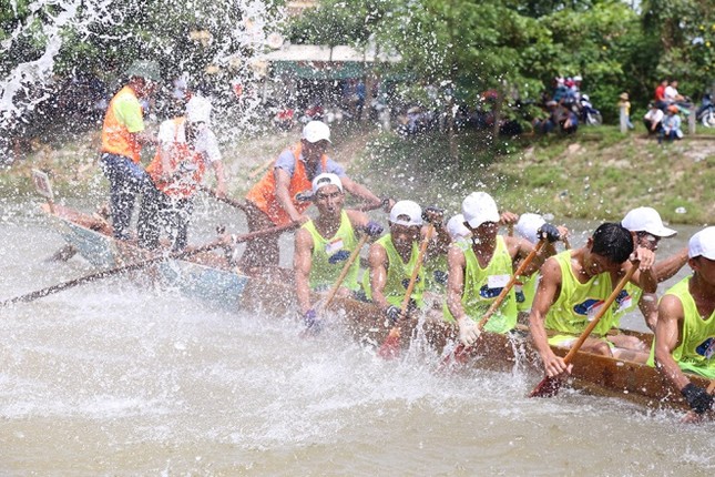 Hội đua thuyền trên quê hương Đại tướng Võ Nguyên Giáp ảnh 7