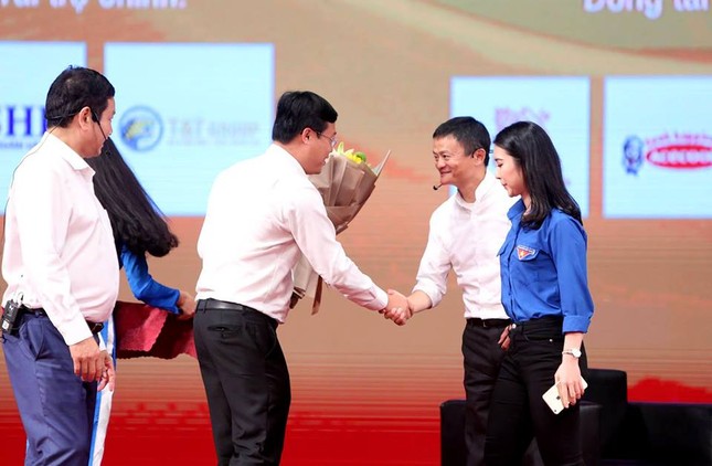 Tỷ phú Jack Ma chúc giới trẻ Việt Nam luôn tiến về phía trước ảnh 30