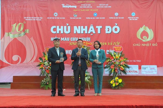 Bắt xe khách, đạp xe để hiến máu Chủ Nhật Đỏ ảnh 4