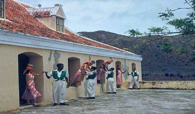 Dân số Curacao hiện là bao nhiêu?