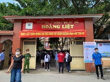 Gần 900.000 sỹ tử khẩu trang kín bưng làm thủ tục thi tốt nghiệp THPT ảnh 12