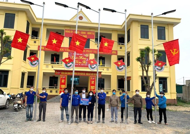 Những tuyến đường cờ thanh niên rợp sắc cờ đỏ sao vàng ảnh 7