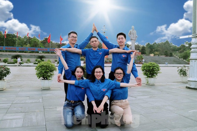 Sắc xanh thanh niên, màu áo tôi yêu! ảnh 6