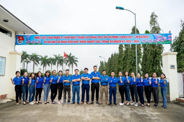 Sắc xanh thanh niên, màu áo tôi yêu! ảnh 1