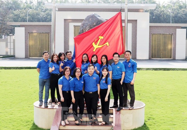 Sắc xanh thanh niên, màu áo tôi yêu! ảnh 4