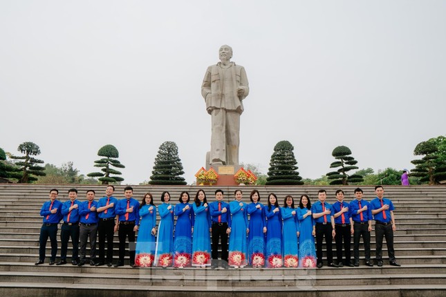 Sắc xanh thanh niên, màu áo tôi yêu! ảnh 10
