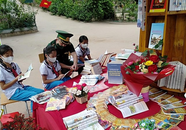 Học sinh miền núi Nghệ An hưởng ứng Ngày hội đọc sách ảnh 7