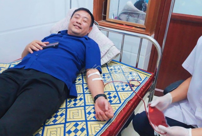 6 nhân viên y tế hiến máu cứu sản phụ qua cơn nguy kịch ảnh 3